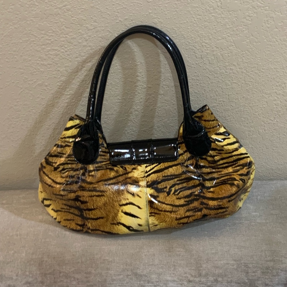 Vintage Charm And Luck Stylish Print HandBag - Picture 2 of 10